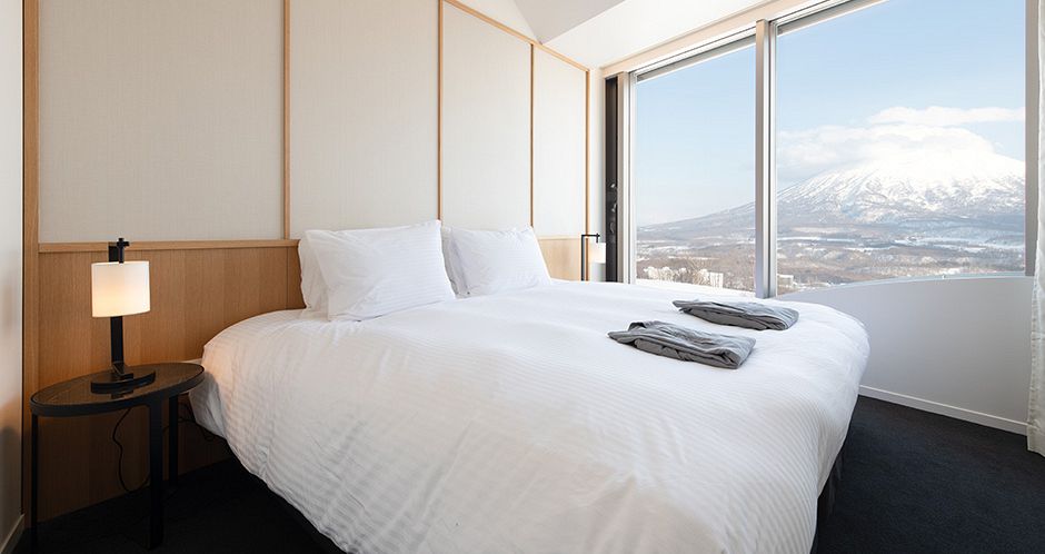 Luxurious bedrooms with unmatchable views. Photo: Skye Niseko - image_6